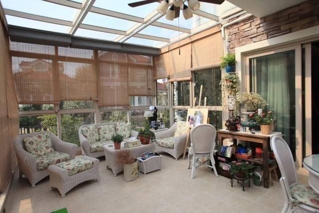 露天院子封閉成陽光房，農(nóng)村又一景色，這么裝修的不在少數(shù)